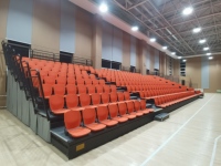 Chaises en plastique en gros, chaises pliantes télescopiques rétractables pour gradins avec porte-gobelets en plastique, équipement de stade