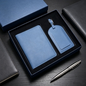 Set Regalo da Viaggio Minimalista Multicolore per Clienti Dirigenziali, Set Porta Passaporto e Etichetta Bagaglio di Qualità Premium - Product Image 2