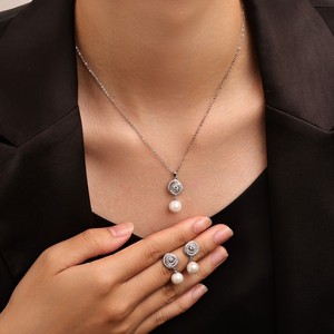 Ensemble de boucles d'oreilles et collier en perles brillantes, imitation perle, alliage de cuivre, design géométrique, bijoux de luxe pour tous les jours - Product Image 2
