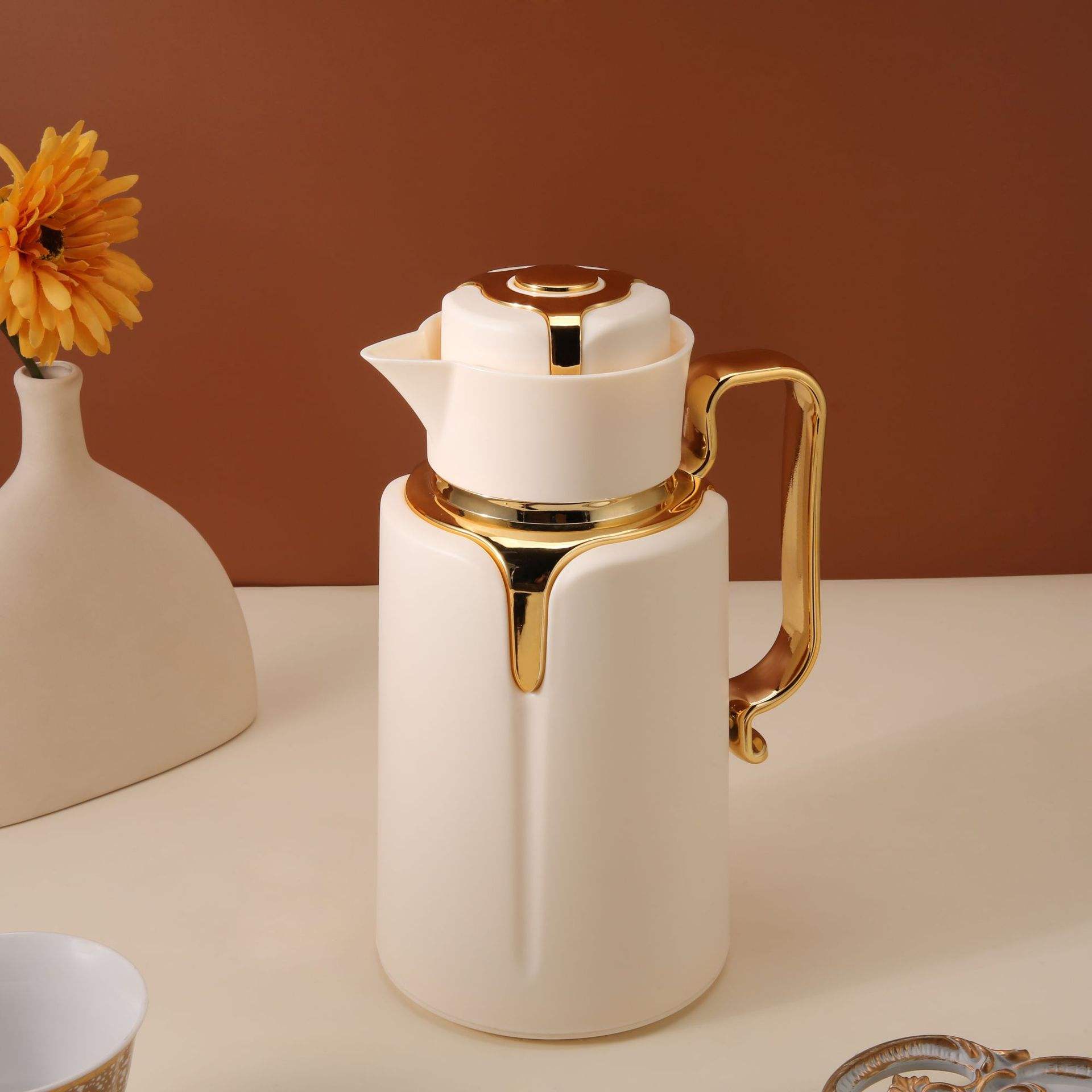 สีเบจ-ทอง