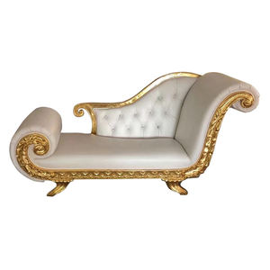 Sofá de Madera Maciza Tallada en Dorado, Estilo Vintage, para Bodas - Product Image 2