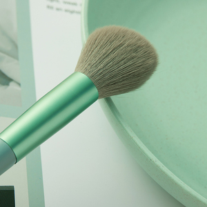 Productos cosméticos de moda Herramientas de maquillaje Cepillo redondo de buena calidad Mango de madera verde Cepillo resaltador portátil de gran tamaño - Product Image 6