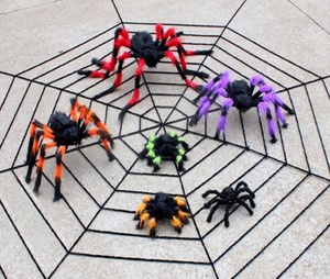 Araignées poilues géantes réalistes Araignées effrayantes Décorations d'araignées en plastique pour <span class=keywords><strong>Halloween</strong></span> - Product Image 6