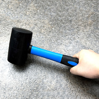 Marteau en caoutchouc à tête souple, poignée confortable, surface souple pour éviter les dommages aux surfaces. Poignée antidérapante confortable.