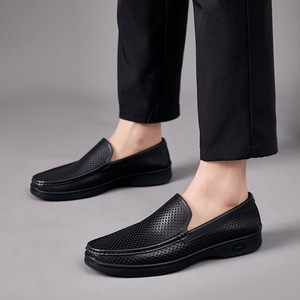 Mocasines de cuero transpirable perforado para hombre, zapatos casuales sin cordones con suela de goma para el tiempo libre - Product Image 3