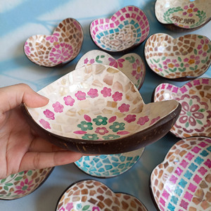 Nouveau design, bol à smoothie en noix de coco écologique, forme de cœur, incrustation de perles, résistant aux fissures, léger, artisanat en bois, usage domestique, pas cher - Product Image 4