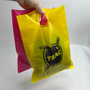 Sac en plastique personnalisé avec poignée découpée, poignée perforée, sac de shopping en polyéthylène pour l'emballage de cosmétiques, de produits de beauté et d'extensions de cheveux - Product Image 2