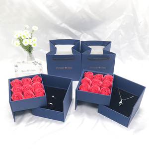 <span class=keywords><strong>Cadeau</strong></span> d'anniversaire, <span class=keywords><strong>cadeau</strong></span> de fête des mères, élégante boîte à fleurs carrée de 9 roses avec sac à main et <span class=keywords><strong>carte</strong></span> de vœux - Product Image 5