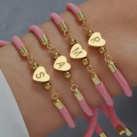 Bracelet Cœur Initial Tendance en Acier Inoxydable Plaqué Or 18K avec Cordon Ajustable – Bijou Unisexe pour Femme, Homme et Couple – Idée Cadeau