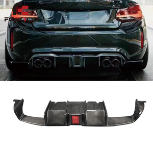 Difusor de parachoques trasero de fibra de carbono de alta calidad, alerón de labios, luz LED, delantero trasero moderno para <span class=keywords><strong>BMW</strong></span> <span class=keywords><strong>M2</strong></span> M2C F87 <span class=keywords><strong>2015</strong></span> - Product Image 1
