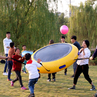 Jeu de football humain gonflable JUNAO modèle A-4, design étoiles et lune, 2 à 5 joueurs, matériau PVC pour extérieur, garantie 12 mois, installation facile
