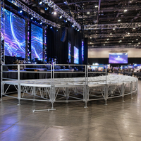 Plateforme de scène en alliage d'aluminium antidérapante noire 4x4 pieds, design double couche élégant pour concert DJ, capacité de charge de 750 kg, utilisation en extérieur