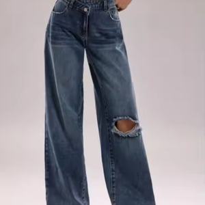 กางเกงยีนส์ขาบานเอวสูงสำหรับผู้หญิง สไตล์ลำลองสำหรับฤดูร้อน แต่งขาดดีไซน์เก๋ กระเป๋าแต่งรอยฉีก ลายเรียบๆ ทรงขากว้าง - Product Image 5