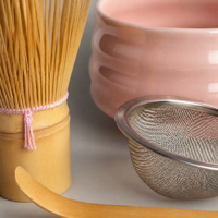 Ensemble de rose matcha Harmony, kit en céramique rose comprenant un porte-fouet pour bol (chasen) cuillère à fouet en bambou service à thé japonais pour femme