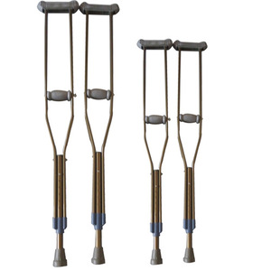 Muletas axilares de aleación de aluminio ajustables de 43.3 pulgadas con agarre de espuma para uso en rehabilitación de ancianos y discapacitados - Product Image 1