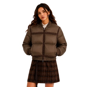 Fabricant de vestes d'hiver matelassées pour femmes, style bomber court, avec garniture contrastante en tricot côtelé, sur mesure OEM - Product Image 1