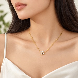 Collar Station con Zirconia, Acero Inoxidable, Chapado al Vacío en Oro de 14K, Opciones de Color Dorado y Plateado - Product Image 3