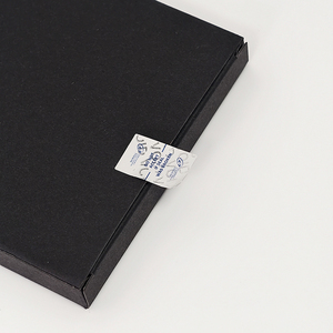 Etiqueta de seguridad personalizada con texto impreso, adhesiva y a prueba de manipulaciones, para sellar cajas de botellas de cosméticos. - Product Image 2