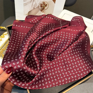 <span class=keywords><strong>Foulard</strong></span> carré vintage bordeaux effet <span class=keywords><strong>soie</strong></span> motif cachemire 27 pouces, bandana <span class=keywords><strong>en</strong></span> satin pour cheveux, cou, sac, <span class=keywords><strong>foulard</strong></span> doux <span class=keywords><strong>en</strong></span> satin OEM/ODM - Product Image 3