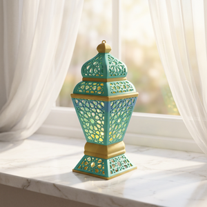 Lanterne marocaine turquoise avec accents dorés, porte-bougie décoratif en métal pour un Ramadan élégant et une décoration intérieure raffinée - Product Image 1