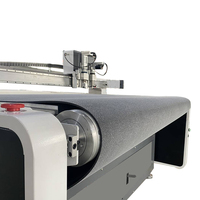 Machine de découpe de vinyle pour autocollants PVC YUCHEN YC-1325L avec largeur de coupe illimitée et taille de 1300x2500 mm