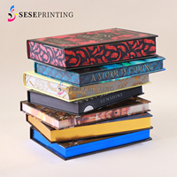 Impression de livres à couverture souple personnalisée avec bords à motifs et estampage à chaud pour romans en édition limitée OEM
