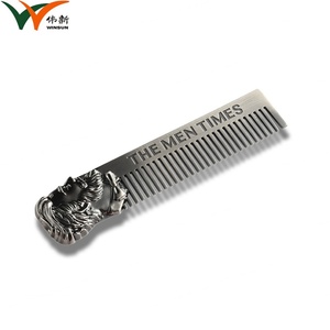 Peigne en métal de haute qualité, design spécial, logo débossé, fourni directement par l'usine - Product Image 2