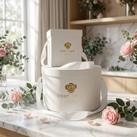 Boîte cadeau rigide en carton blanc de luxe avec logo imprimé personnalisé, embossé, avec poignée en ruban, matériaux recyclés, taille personnalisée