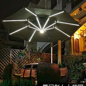 Parasol de plage carré solaire d'extérieur avec lumières LED solaires - Product Image 3