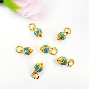 จี้รูปเม็ดบัวเคลือบสีทองสำหรับทำสร้อยข้อมือ สร้อยคอ เครื่องประดับ DIY สำหรับทุกเพศ ใส่ได้ทุกวัน - Product Image 3