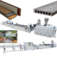 Ligne de production de co-extrusion de revêtements de sol PE WPC avec extrudeurs plastiques à double vis, conception automatique de moule libre