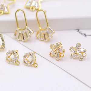 Pendientes con forma de corazón chapados en oro con circonita para mujer, uso diario - Product Image 3