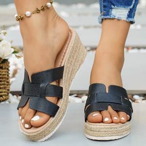 Nouvelles <span class=keywords><strong>sandales</strong></span> compensées pour femme, style européen et américain, grande taille, à plateforme et semelle épaisse, rehaussantes, pour l'été et les vacances, avec détails en bois - Product Image 4