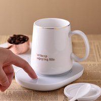 Tasse chaude en céramique moderne Tasse à température constante de 55 degrés Sous-verre chauffant pour l'école arrière Logo personnalisé Tasse à café pour couple