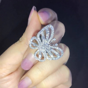 Anello con Cristallo a Forma di Farfalla per Donne, Elegante Accessorio Minimalista per Uso Quotidiano - Product Image 2
