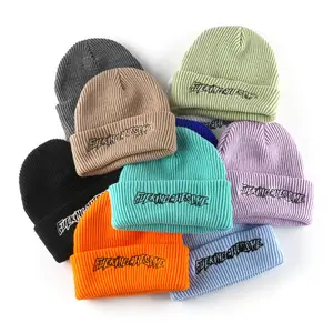 Logo personalizzato di alta qualità acrilico grigio caldo inverno Skullies con ricamo piatto logo Beanie cappelli lavorati a maglia berretti