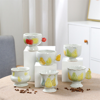 Mug à café en céramique avec poignée en forme de fruit 3D, motif poire et pomme peint à la main, bord ondulé moucheté, vente en gros, personnalisable