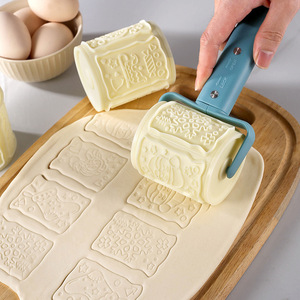 Rouleau à pâte manuel créatif avec motif de Noël pour la mise en forme des biscuits, matériau PP, passe au lave-vaisselle - Product Image 1