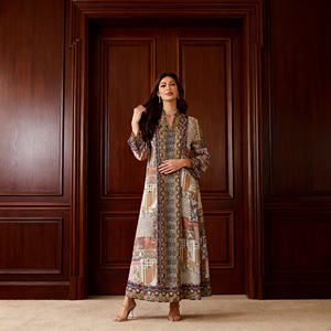 Robe Abaya en Polyester Imprimée Personnalisée de Qualité Supérieure pour Femmes Musulmanes – Fournisseur de Vêtements Élégants en Gros pour Occasions Spéciales - Product Image 3