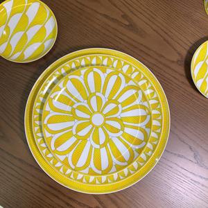 Ensemble de tasses à café en porcelaine osseuse à motif géométrique de tournesol jaune, ensemble de vaisselle bohème de luxe en 4 pièces, matériau en grès - Product Image 3