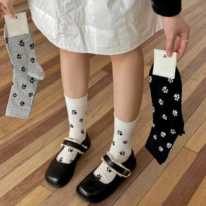 उच्च गुणवत्ता वाली महिलाओं को प्यारा नवीनता पशु पालतू जानवरों के पालतू जानवरों के कुत्ते पंजे मोजे ने सांस लेने योग्य कपास क्रू सॉफ्ट मोजे - Product Image 4