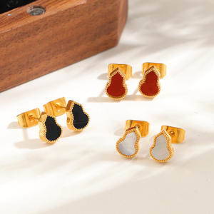 Les boucles d'oreilles en forme de gourde en acier titane pour femmes présentent un style <span class=keywords><strong>chinois</strong></span> simple et moderne, avec un design de niche et un aspect naturel. - Product Image 1