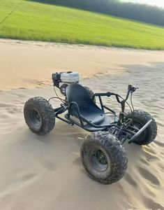 Go-Kart da Corsa Fuoristrada 212cc a 4 Tempi con Pneumatici a Forma di A da 10 Pollici e Pneumatici con Motivo a Fiamma da 8 Pollici, UTV per Tutti i Terreni, Kart da Drift da Spiaggia - Product Image 1