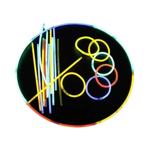Set da 100 Collane Luminose Ecologiche Verdi - Decorazioni per Feste di Compleanno, Pasqua, Mardi Gras, San Patrizio - Product Image 5