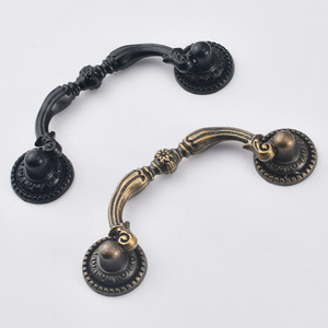 Poignée de tiroir de meuble en alliage de zinc bronze antique, espacement des trous de 69 mm, style barre traditionnel, quincaillerie domestique durable - Product Image 3