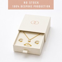 Boîte à bijoux rigide mate ivoire avec logo en feuille d'or rose, emballage de luxe personnalisé pour collier et boucles d'oreilles