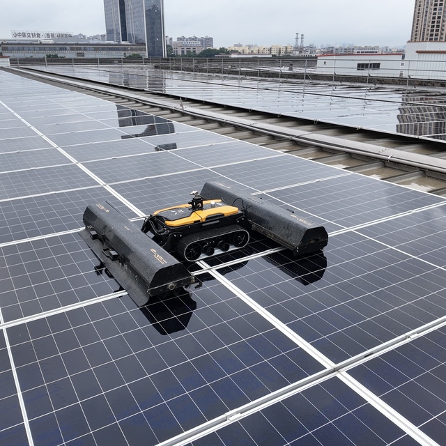 LEOPARDDUST LD-X6 Pro Solar Panel Cleaning Robot with 300M Remote Control and Cleaning Robot for PV Systems