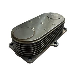 Refroidisseur d'huile moteur en fonte RE56690 compatible avec les tracteurs John Deere 6230, 6330, 6430, 7330 - Product Image 1