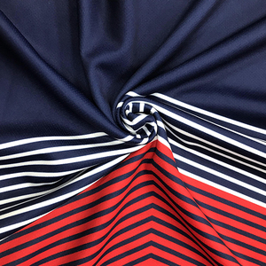 Conjunto de pantalones cortos y sin mangas de poliéster con diseño de sublimación de chándal personalizado - Product Image 6