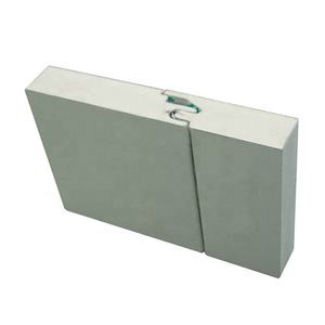 Panneau sandwich en polyuréthane ignifuge répondant à des normes de sécurité et à des règlements de construction stricts - Product Image 2